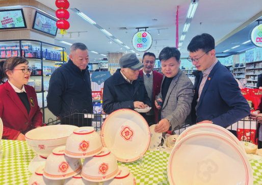 蛇年春節(jié)歐亞集團(tuán)董事長(zhǎng)曹和平蒞臨歐亞商業(yè)連鎖調(diào)研指導(dǎo)